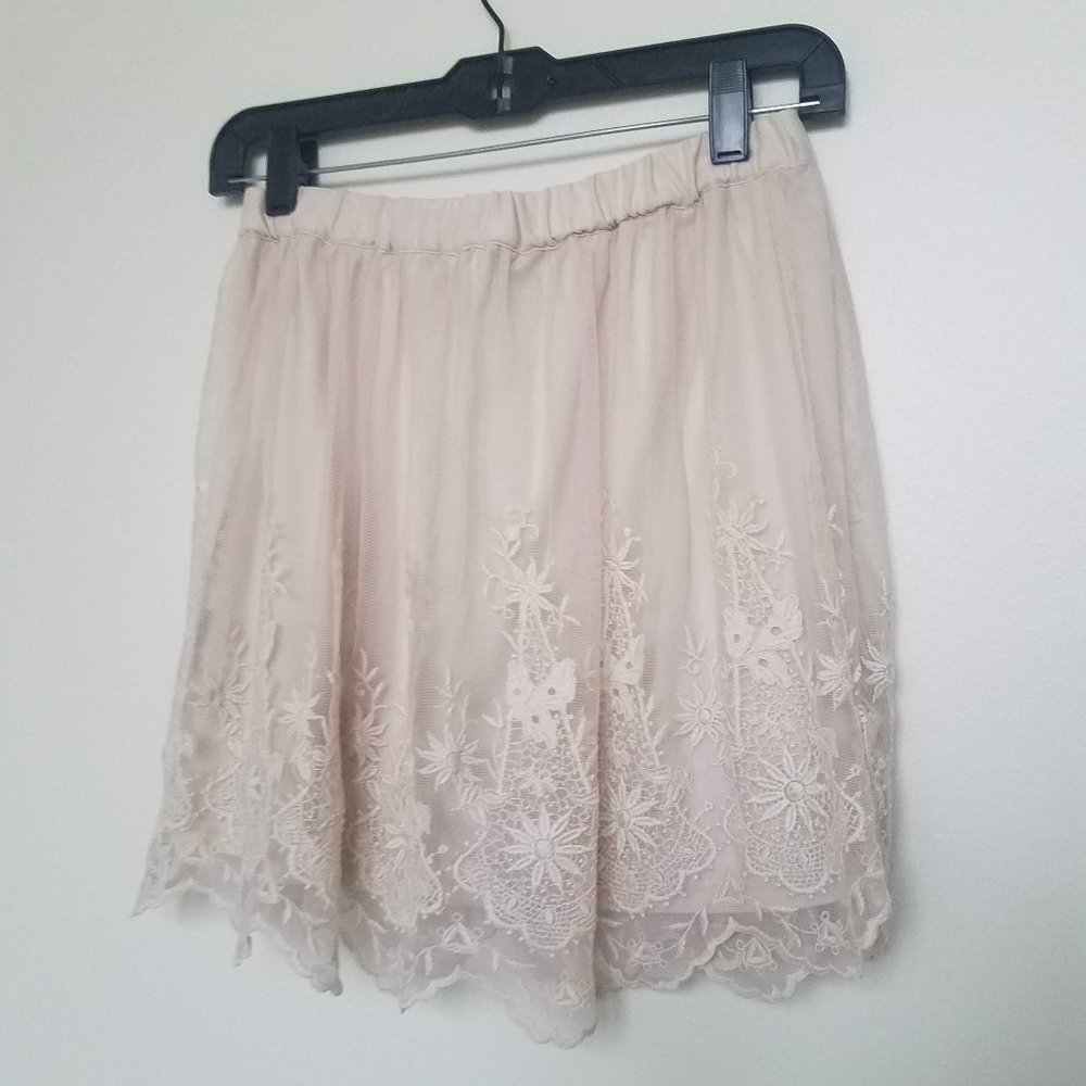 H&M | Cream Lace Skater Skirt